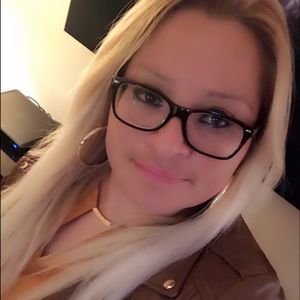 Meet your Posher, Dennise